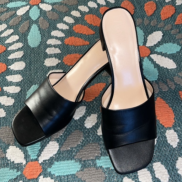 Leather Slides Like New - Picture 4 of 12